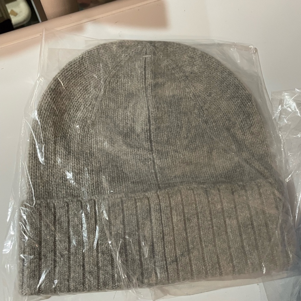Uniqlo Gray Cashmere Beanie - Picture 2 of 2
